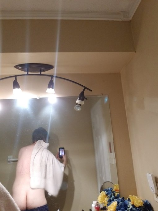 Just hopped out of the shower... #bi #pornhub #porn #sex #ass #anal #bdsm #teen #nerdy #chaturbate #horny