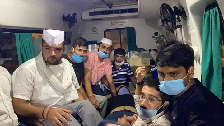 MansiNaidu7's tweet photo. बेहद खराब तबीयत होने के बाद भी @Neerajkundan जी छात्र हित की लड़ाई लड़ रहे थे परंतु @BJP4India ने अपना तानाशाही रवैया अपनाते हुए जबरन उन्हें अस्पताल ले जाकर भर्ती कर दिया। हम आपसे किया गया वादा आखिरी सांस तक निभाएंगे।
#PostponeExams_Or_ResignModi
#HungerStrikeForStudentSafety https://t.co/5mmaMFyB9x