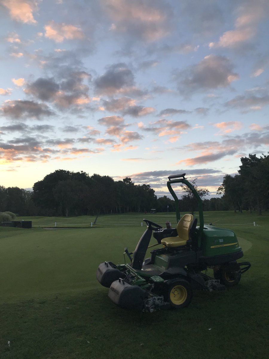 DaveH1986's tweet photo. Morning prep #froze #forgotgloves https://t.co/fdzWNdi3EM