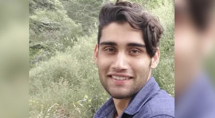 Kadir Şeker 20 yaşında bir öğrenciydi. Tek hayali tıp fakültesini kazanmaktı. 5 Şubat’ta Konya'da parkta darp edilen KADINI KURTARMAK İSTERKEN, kadına şiddet uygulayan adamın ölümüne sebep oldu, tutuklandı. Tecavüz failleri 12 gün yatıp çıkarken, Kadir cezaevinde. #KadiriBırakın