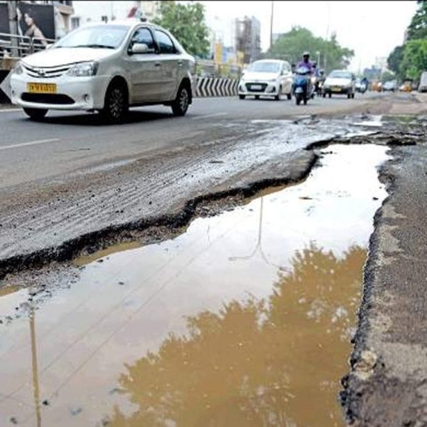 Notion444's tweet photo. #हमारी_सड़क_कब_बनेगी
Every year lakhs/crores of budget is invested by PWD for public welfare.Suppose dey use it fairly for d construction of roads n bridges, but why these roads get eroded n devastated each year?wat kind of material do they use?wat kind of negligence is dis?👇 https://t.co/0n76WMfr4v