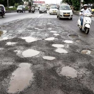 Notion444's tweet photo. #हमारी_सड़क_कब_बनेगी
Every year lakhs/crores of budget is invested by PWD for public welfare.Suppose dey use it fairly for d construction of roads n bridges, but why these roads get eroded n devastated each year?wat kind of material do they use?wat kind of negligence is dis?👇 https://t.co/0n76WMfr4v