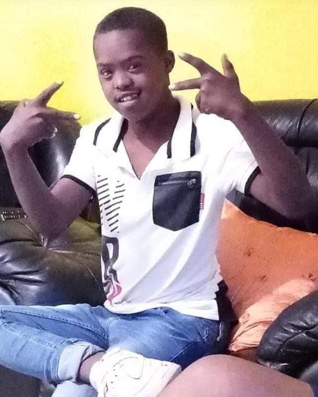 AdvoBarryRoux's tweet photo. His name is Nathaniel Julius. He was 16yrs old. He was innocently standing next to a truck eating a biscuit. A policeman shot him. They put him in the back of a van & took him to hospital. Nathaniel did not make it #JusticeForNathaniel #RIPNathanielJulius #NathanielJulius https://t.co/bxEKXcNatA