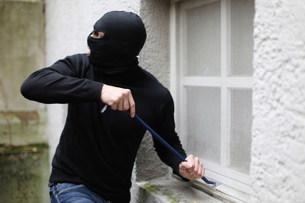 Криминальная неделя полуострова: В Симферополе – воры-гастролеры, в Севастополе – убийцы и грабители, в Ялте – курортные мошенники. Симферополь в криминальной жизни Крыма всегда занимал особое положение. Все-таки это самый крупный город республики, к… ktelegraf.com.ru/12247-kriminal…