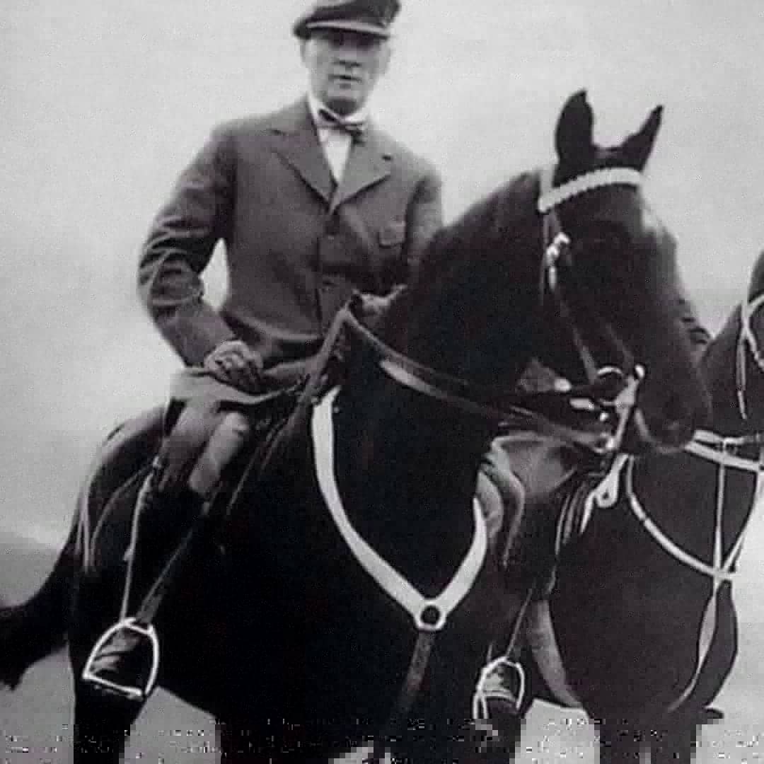 deuiott's tweet photo. Milletimizin Türk bağımsızlık tarihine adını altın harflerle yazdığı 30 Ağustos Zafer Bayramımız kutlu olsun. Bu büyük zaferin 98.yıl dönümünde Gazi Mustafa Kemal Atatürk ve silah arkadaşlarını saygı ve minnetle anıyoruz. #30AgustosZaferBayrami https://t.co/Q2dzBoxOws