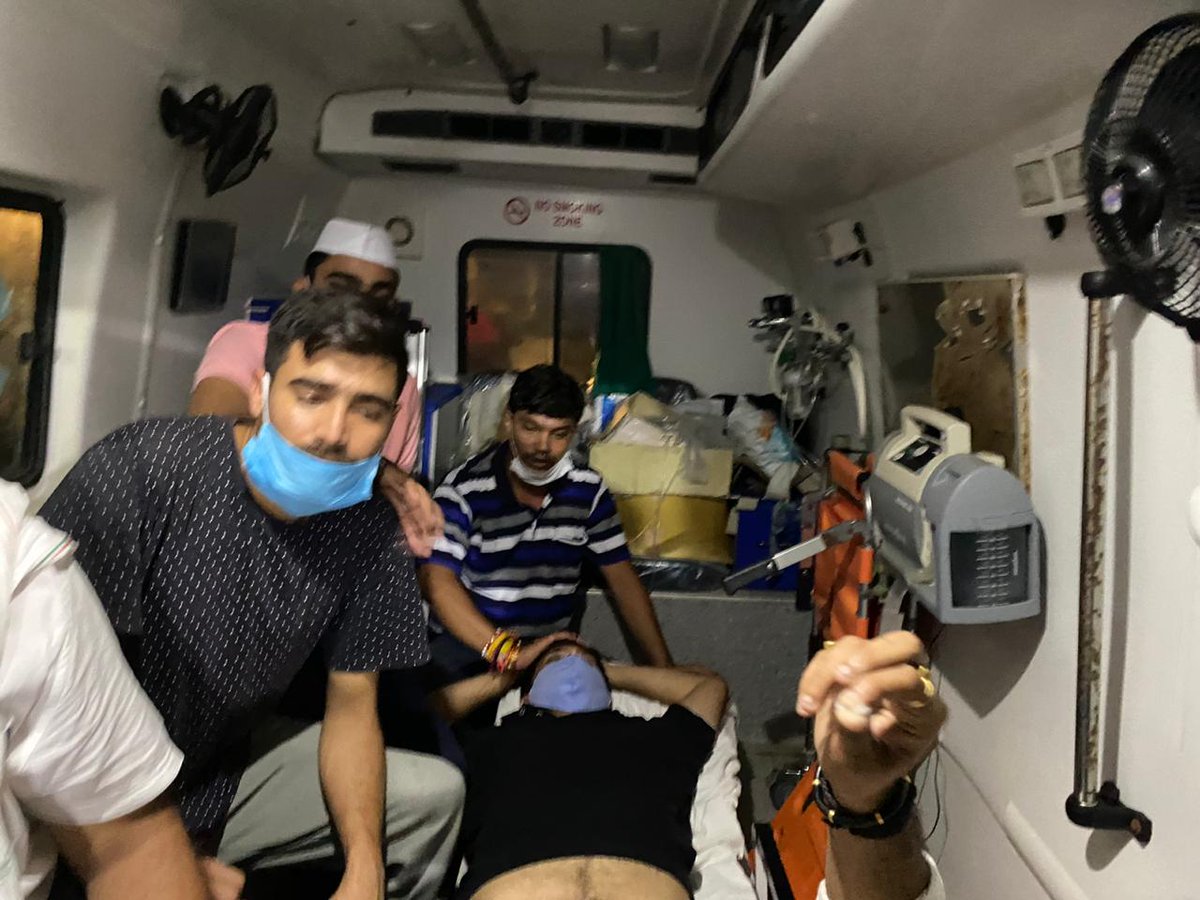 Lokeshgurjar_'s tweet photo. बेहद खराब तबीयत होने के बाद भी @Neerajkundan जी छात्र हित की लड़ाई लड़ रहे थे परंतु @BJP4India ने अपना तानाशाही रवैया अपनाते हुए जबरन उन्हें अस्पताल ले जाकर भर्ती कर दिया। हम आपसे किया गया वादा आखिरी सांस तक निभाएंगे।
#PostponeExams_Or_ResignModi
#HungerStrikeForStudentSafety https://t.co/mugeQTASB3