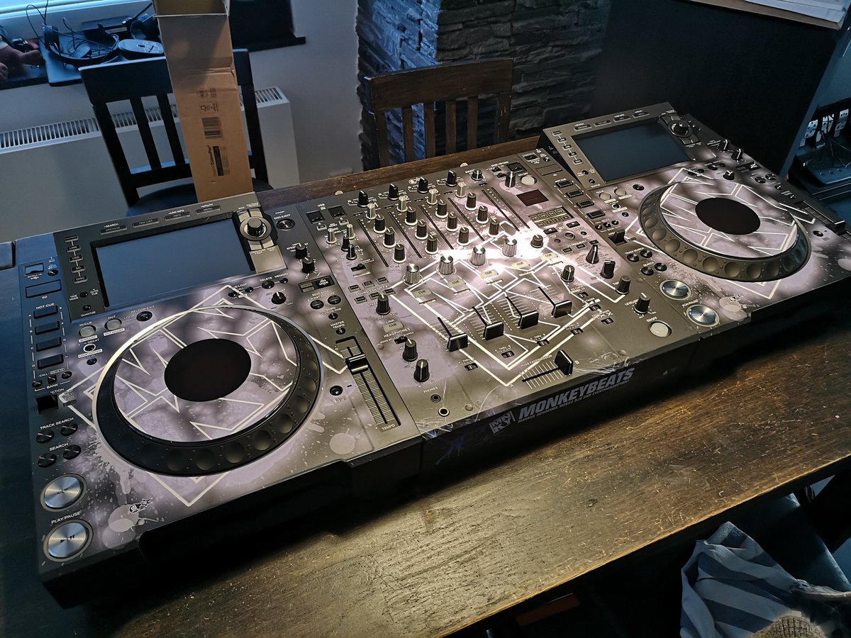 Gl0w1's tweet photo. Love it... New stickers on our dj setup 
#techno
#music
#pioneerdj https://t.co/0Cie7Pp0s9