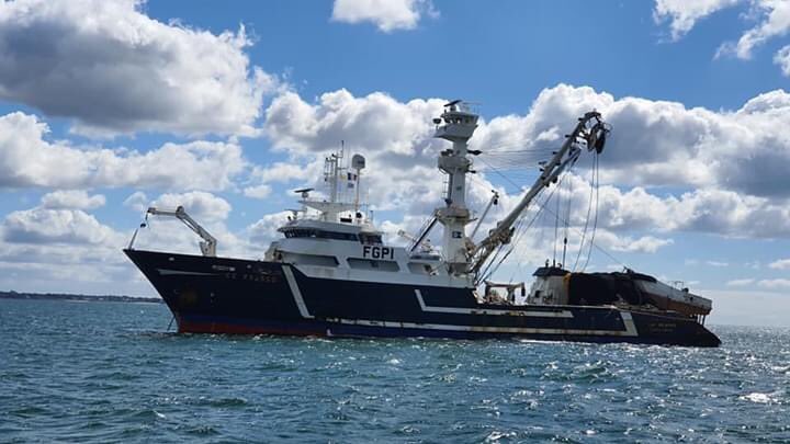 IPC_Concarneau's tweet photo. Le Cap Bojador de #cfto Compagnie Française du #Thon Océanique de retour à #CONCARNEAU pour un arrêt technique réalisé par @PIRIOU_Group Naval Services #PNS #welcomehome #cabougeaconcarneaunaval #shiprepair #Parlevliet #UAPF https://t.co/szeUllGk5P