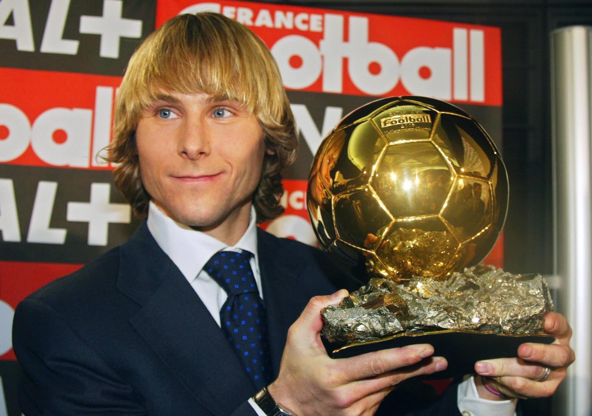 Happy birthday Pavel Nedved! One of the greatest footballers of his generation. A true Cc: 