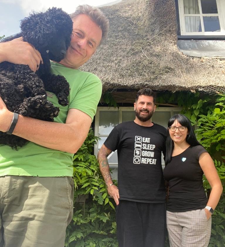 Ellen Mary (@ellenmarygarden) on Twitter photo Listen to our chat with <a href="/ChrisGPackham/">Chris Packham</a> on <a href="/plant_based_pod/">ThePlantBasedPodcast</a> as part one is now ready for you to download at the link below & on all of the usual podcast platforms 😆
podcasts.apple.com/gb/podcast/the…
* in association with <a href="/NaturalGrower/">Natural Grower</a> 🌱💚
#podcast #peoplethatloveplants Listen to our chat with <a href="/ChrisGPackham/">Chris Packham</a> on <a href="/plant_based_pod/">ThePlantBasedPodcast</a> as part one is now ready for you to download at the link below & on all of the usual podcast platforms 😆
podcasts.apple.com/gb/podcast/the…
* in association with <a href="/NaturalGrower/">Natural Grower</a> 🌱💚
#podcast #peoplethatloveplants