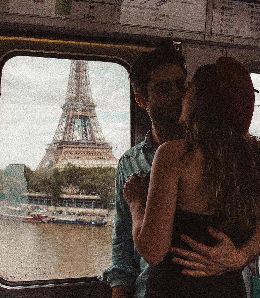 "Yo quiero proponerle a usted un abrazo, uno fuerte, duradero, hasta que todo nos duela. Al final será mejor que me duela el cuerpo por quererte, Y no me duela el alma por extrañarte."