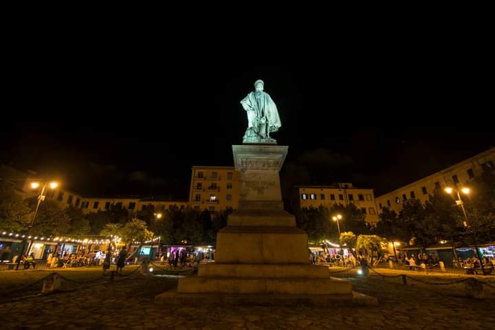 Piazza della repubblica 
By nigth 
Livorno tuscany