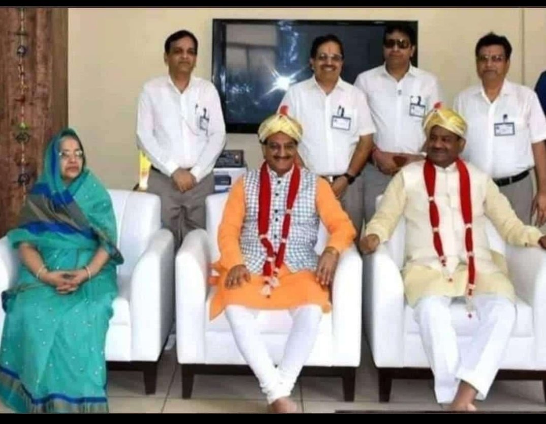 PRAGYAANN's tweet photo. @DrRPNishank - don't worry Maheshwari brothers mai karata hu exam naye bachche fir se aayenge aap bas mithai ka dibba bhijava dijiye hahaha...ham isiliye to baithe hai .....
#shame #PostponeJEEAndNEET https://t.co/brMPQAagm4