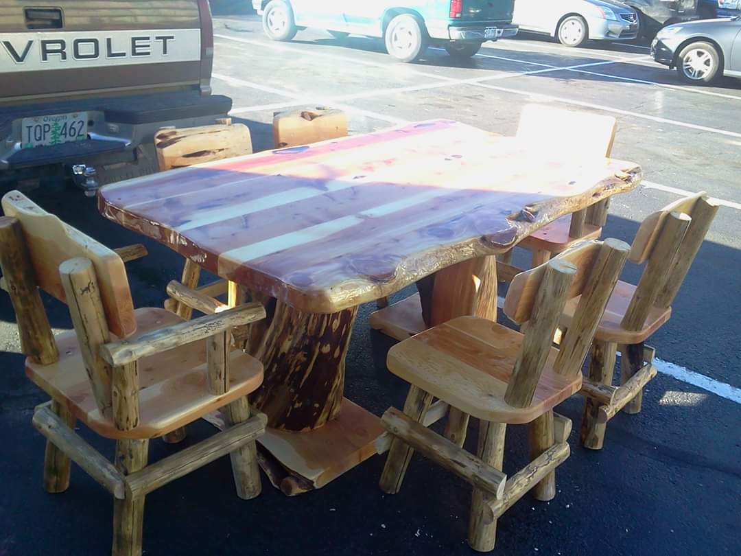 OregonRedwood's tweet photo. Heavy duty juniper dining table set I built!

#log #furniture #rustic #dining #table #set #dinnette #chairs #lodge #cabin #juniper #cedar https://t.co/dTT5dB7Kie