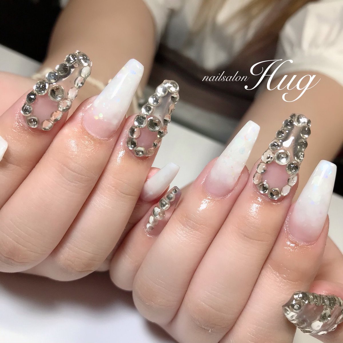 Nailhug ストーン囲み盛り盛り スカルプロングストーン付け放題で 7500上限コースです 差し入れありがとう Lineid予約 Nailsalonhug 岡山ネイル 岡山ネイルサロン 岡山プライベートネイルサロン スカルプ ネイル スカルプ ロングネイル