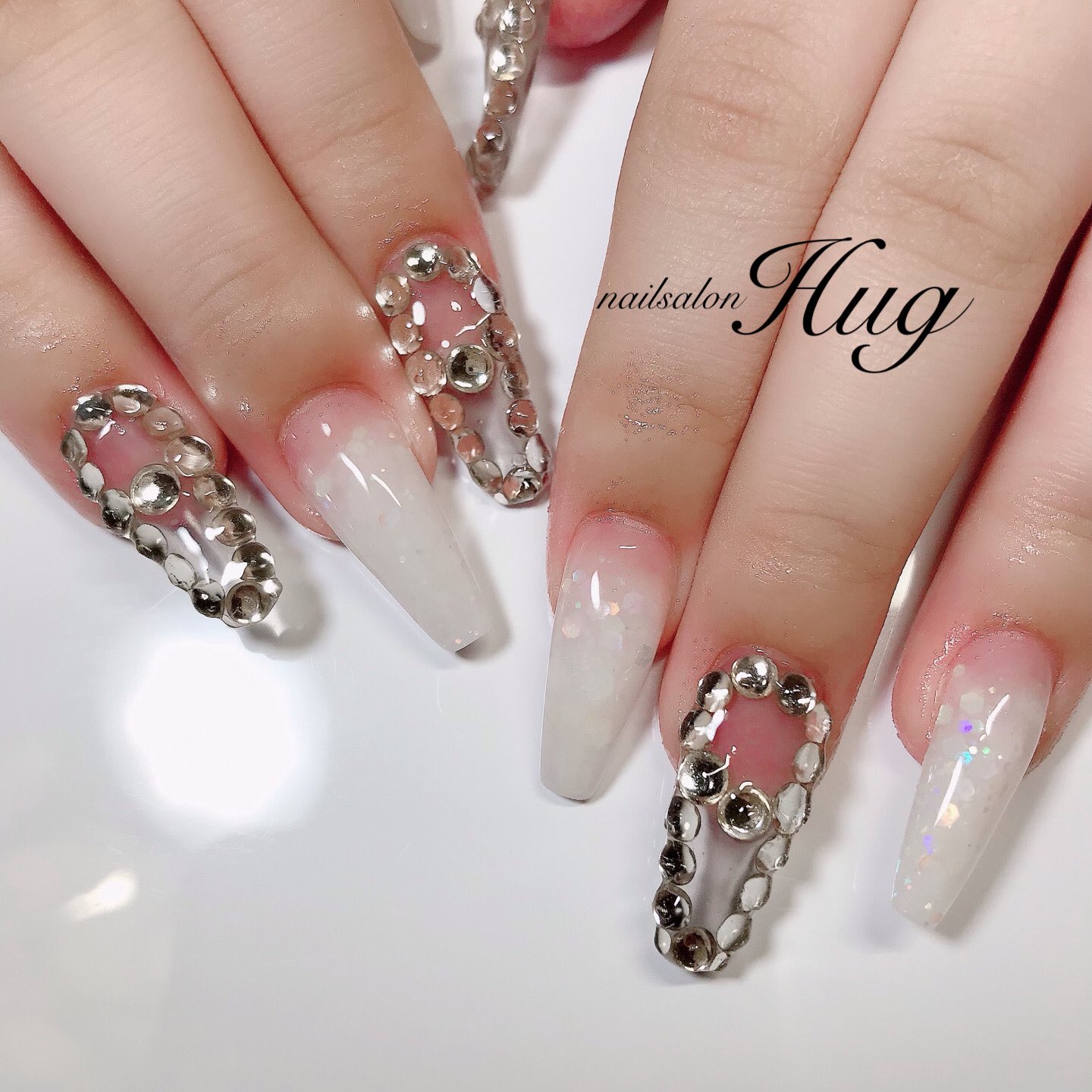 Nailhug ストーン囲み盛り盛り スカルプロングストーン付け放題で 7500上限コースです 差し入れありがとう Lineid予約 Nailsalonhug 岡山ネイル 岡山ネイルサロン 岡山プライベートネイルサロン スカルプ ネイル スカルプ ロングネイル