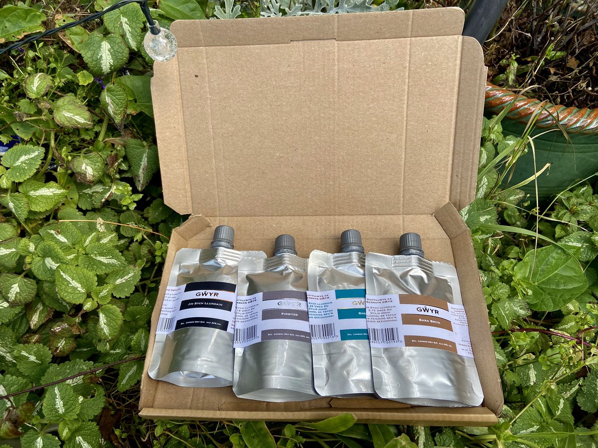 Our #flatpackgin mini taster packs are now available...a more economic way to taste our gin and, once you have finished, pop them in the Freepost envelope so that we can recycle.♻️⁣
#ginminiatures #refill
♻️♻️♻️♻️♻️♻️♻️♻️♻️♻️
Find our pouches in our online shop...link in bio ⬆️