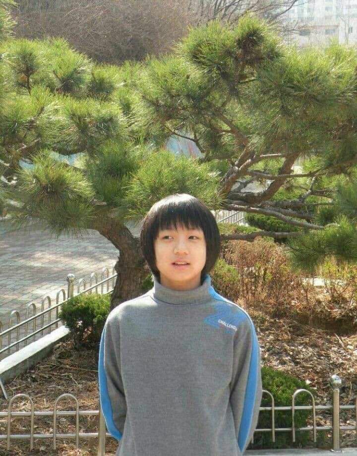 jungkook's baby photos but as you scroll down he gets older ~ a thread 