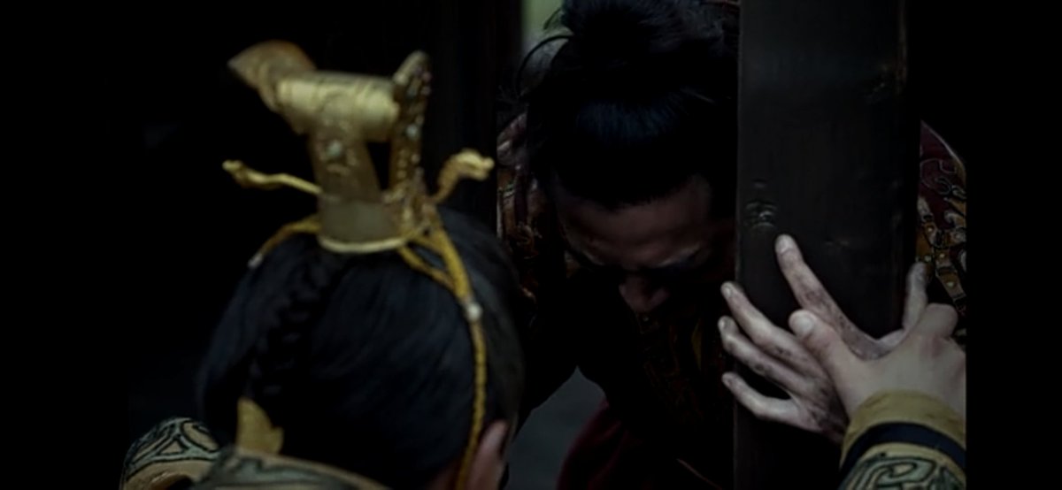 You know...it's weird but I don't really hate this char anymore. Prince Yu and The Emperor were so broken during this scene. I think, no matter what, he did love Yu way more than his other sons.