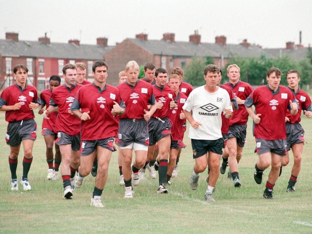 gem7thompson's tweet image. Now this was some squad 🌟💥🙌👏🔴 #MUFC #90sFlashback #LittletonRoad #AmazingTimes #LoveThisTrainingKit