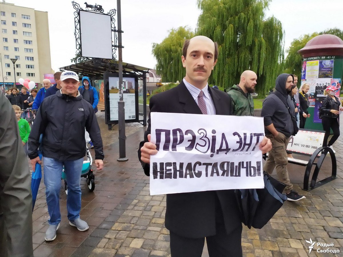 Among the protesters in Grodno today is a Lukashenka impersonator with a sign reading “Not the real President” (photo credit  @svaboda)