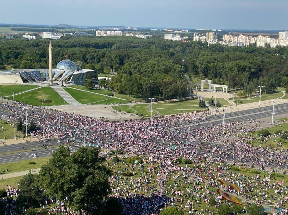  #Belarus.Dozens of thousands have gathered in  #Minsk again. At least ten people have been already detained in the capital. The police are blocking the streets, as well the avenue near  #Lukashenko's residence. The protests are taking place in Hrodna, Brest and other cities