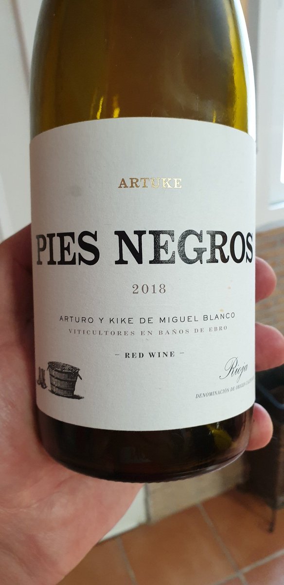 alvarocastill's tweet photo. Hoy tocaba un Pies Negros de la bodega #Artuke.
Tela marinera... 😋🍷 https://t.co/AZrZq87swu