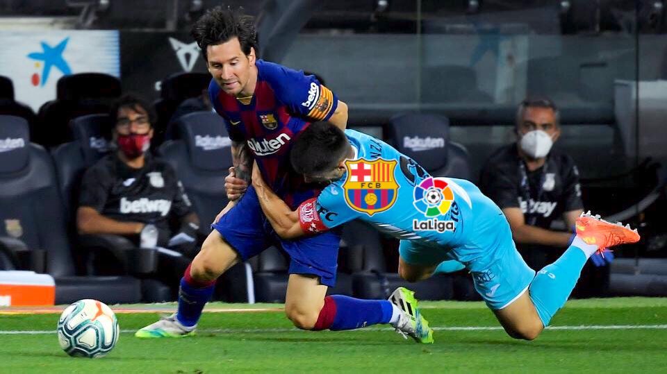 La Liga mulai campur tangan dalam polemik Messi-Barcelona.Buat yg ga bisa bahasa Spanyol, isinya kurang lebih menegaskan bahwa Messi masih punya kontrak hingga 2021 yg harus dipatuhi.Tim hukum Messi masih ngotot untuk memutus kontrak dan pergi secara gratis.