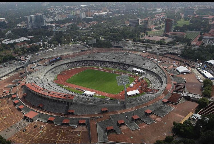 ponchovpof's tweet photo. Hoy el cielo está Azul y el sol tiene un color Oro... hoy juega @PumasMX . ¡Goya! https://t.co/Xg2K4W2qMh