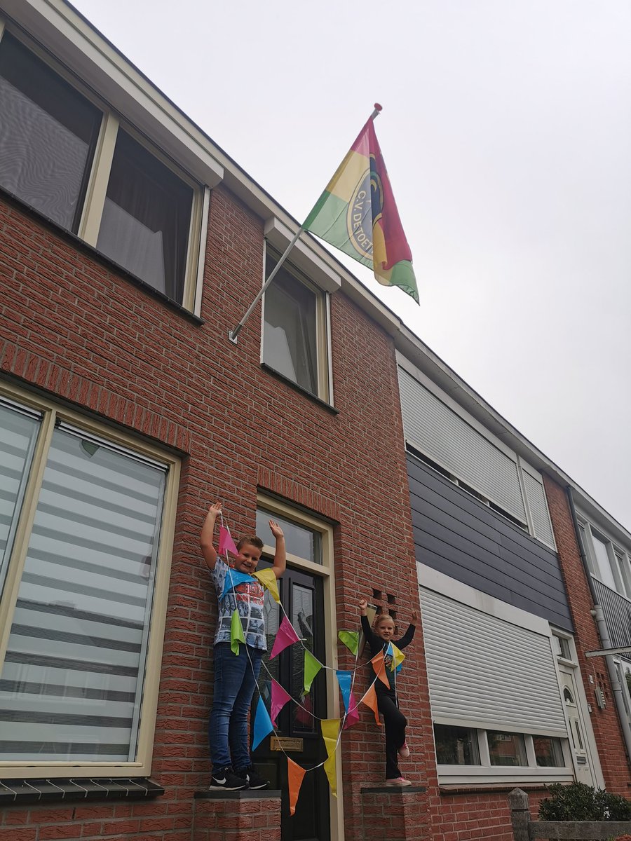 Hoera 🥳🥳 55 jaar <a href="/Toetnbloazers/">C.V. De Toet'nbloazers</a>