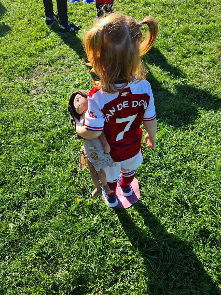 Someone is excited to be back at Football practice with her new <a href="/ArsenalWFC/">Arsenal Women</a>  <a href="/Arsenal/">Arsenal</a> kit. Repping <a href="/DanielleDonk/">Danielle van de Donk</a> alongside her other favourite, Moana!