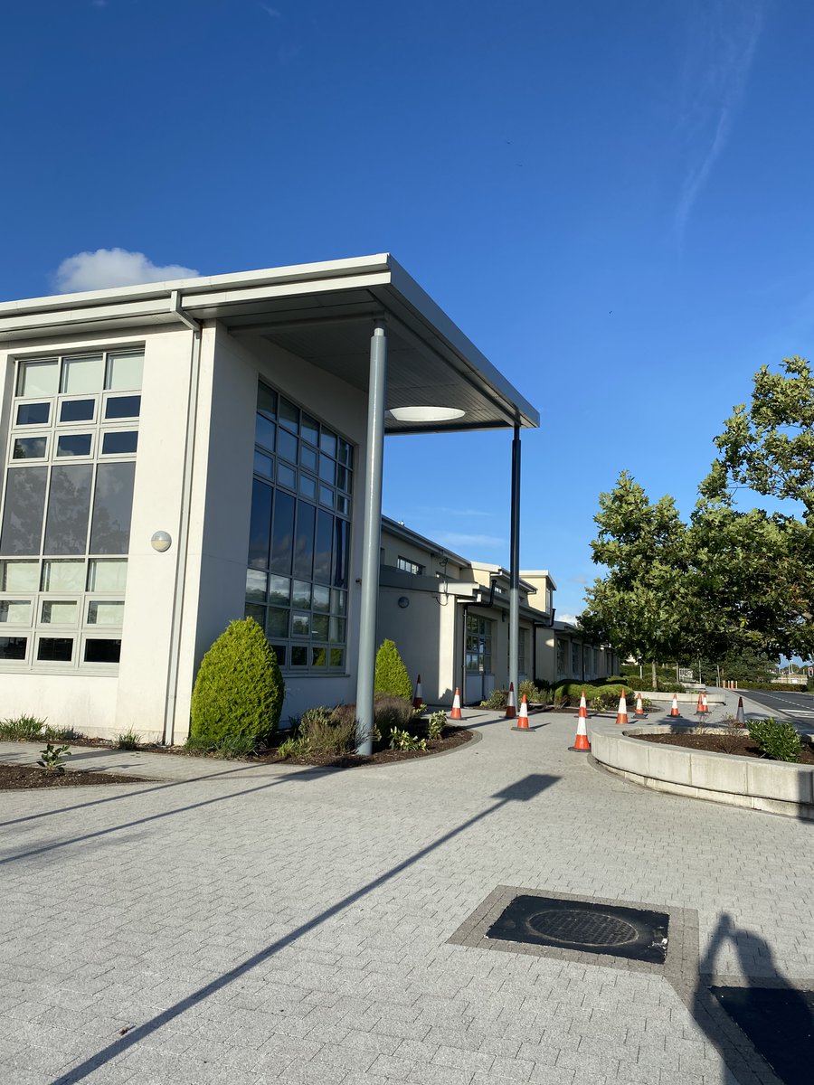 KtcsPrincipal's tweet image. Happy Sunday everyone. Looking forward to welcoming KTCS 3rd Year students tomorrow from 9am - 1:15pm. Give yourself enough time and bring your books. Access through main entrance. Books will be staying in school. #PositiveVibes #RoadMapForReopening #BackToSchool2020 👍☘️