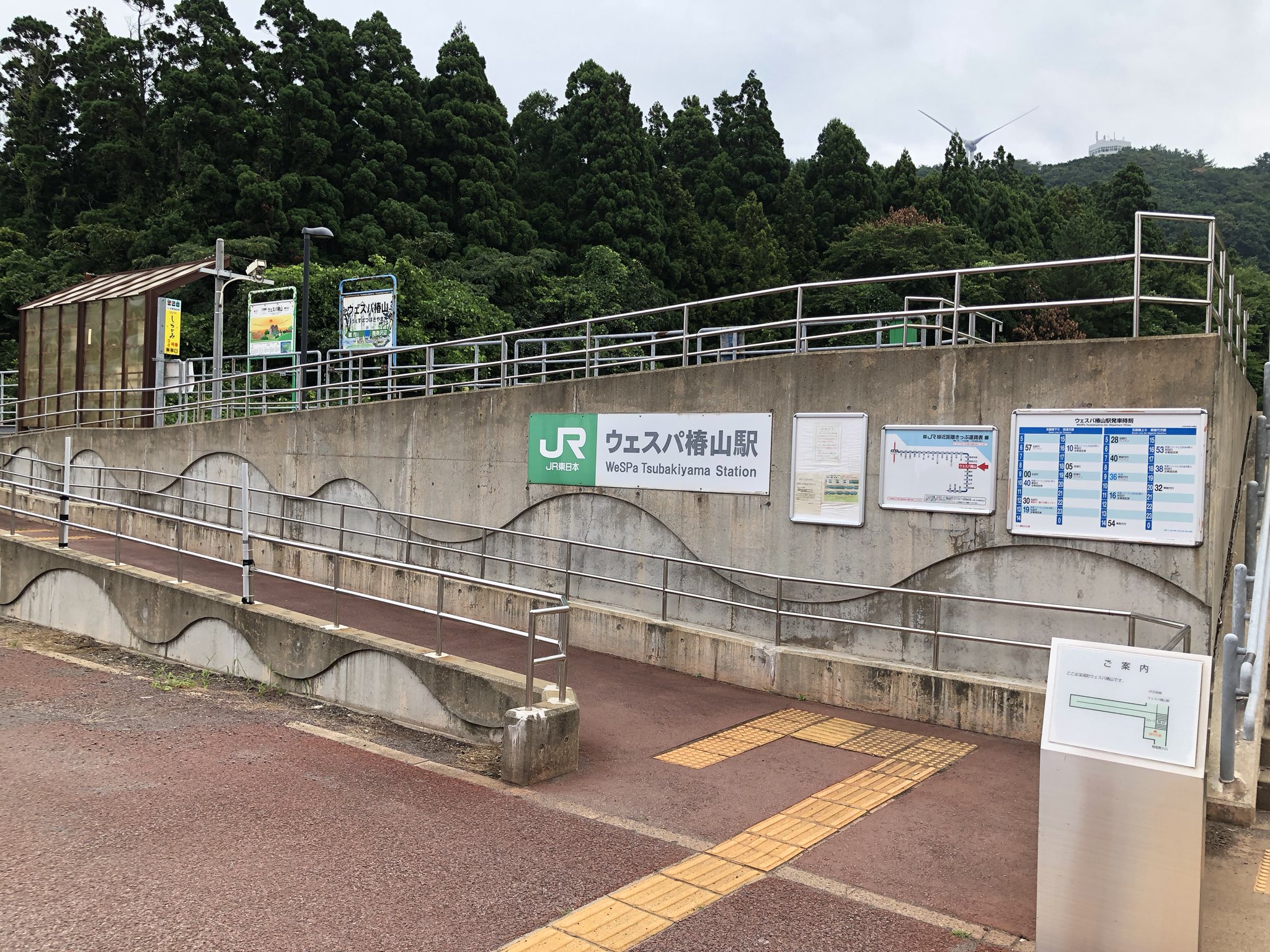 東北旅びより 東北の一人旅メディア ウェスパ椿山駅 青森県西津軽郡深浦町に所在する駅 五能線が乗り入れている 観光施設 ウェスパ椿山 の最寄り駅として建てられたが 施設は年10月末をもって閉館した 駅前には蒸気機関車が保存されている