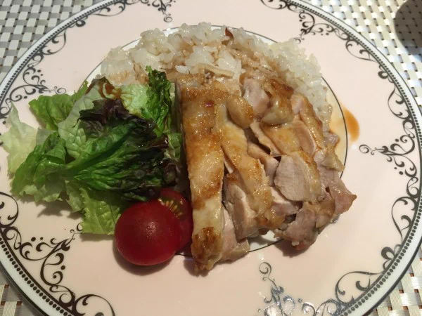 生肉をぶち込んで炊くだけ！？「シンガポールライス」の作り方！