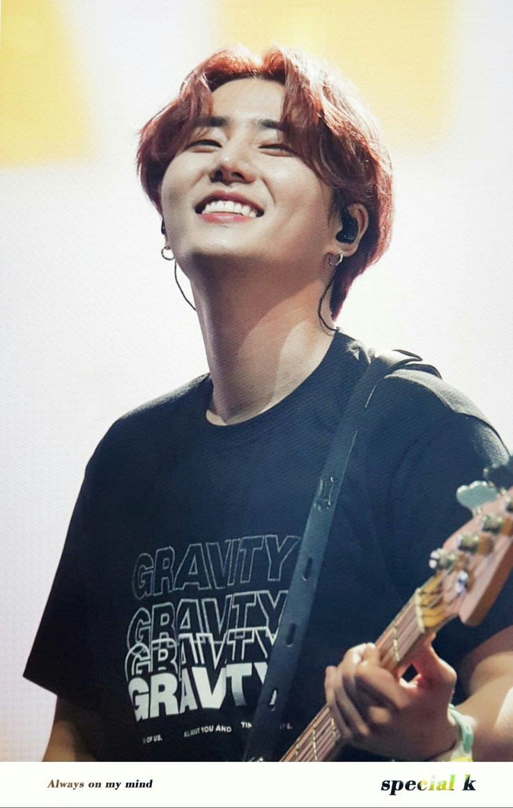 𝐲𝐨𝐮𝐧𝐠𝐤 𝐚𝐬 𝐤𝐚𝐧𝐠𝐚- idk why but nowadays youngk gives me mom vibes- like he just lives in his cute tiny house with his little son- caring and kind-hearted- gives food and advice to all the characters like imagine him cooking smth for his son and his friends