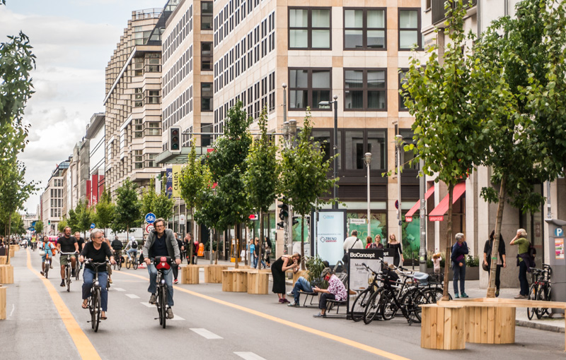 NorbertM @Radelflieger@berlin.social (@radelflieger) on Twitter photo Seitdem die #Friedrichstraße #autofrei ist, ist es da wirklich öde. Da will doch niemand hin. Die Geschäfte werden wohl alle Pleite gehen. Und niemand zahlt mehr Steuern. <a href="/Thomas_Bareiss/">Thomas Bareiß</a> Seitdem die #Friedrichstraße #autofrei ist, ist es da wirklich öde. Da will doch niemand hin. Die Geschäfte werden wohl alle Pleite gehen. Und niemand zahlt mehr Steuern. <a href="/Thomas_Bareiss/">Thomas Bareiß</a>