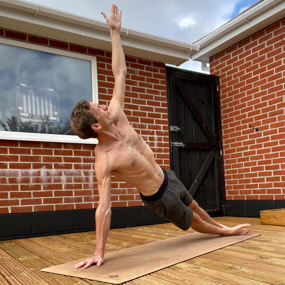 AsanaTree's tweet photo. Always nice to do something other than the usual routine on a Sunday. Bit of side plank. Have a fab Sunday!🙏🙏🙏🙏
#yoga #yogamat #nonslipyogamat #asanatree #meditation #yogalife #yogi #yogaeveryday #mindfulness #asanatreeyogamat #sustainable #ecofriendly #biodegradable #progrip https://t.co/LzuntNhlBz