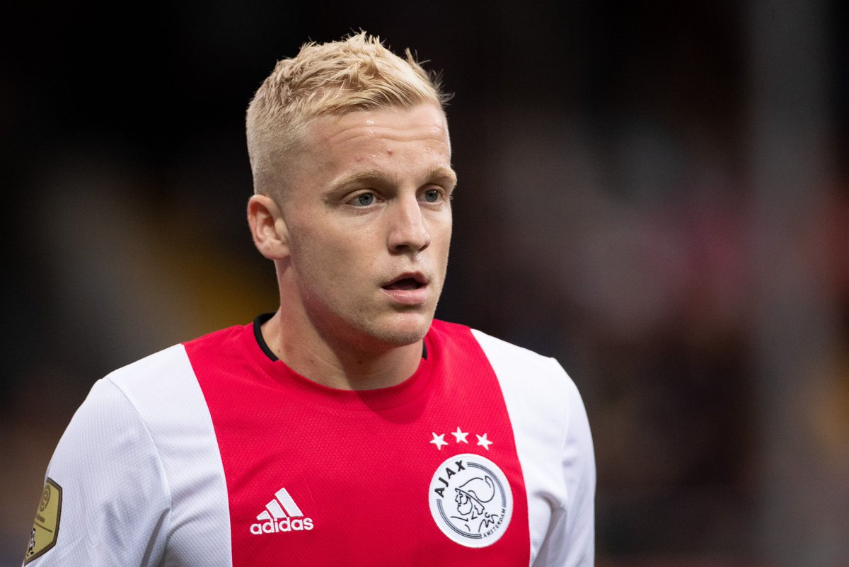 Donny Van De Beek. 23 year old Dutch international midfielder from Ajax strongly linked with a move to Man Utd. Here's a thread about his gameplay, his strengths & weaknesses.