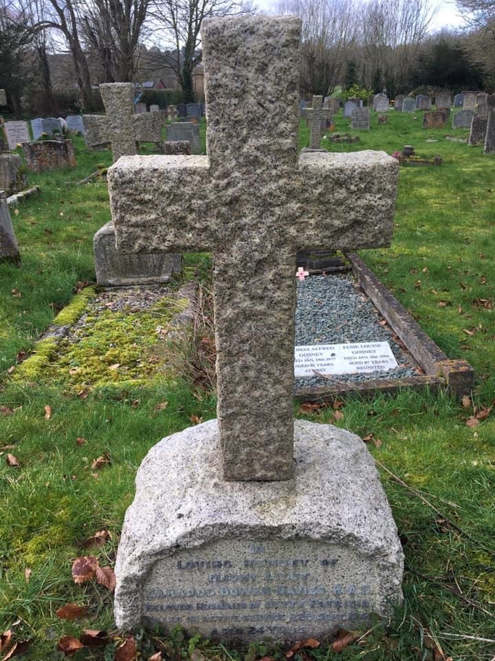 Bowen-Davies was brought back to Salisbury, where he was given a private  @CWGC burial in St Andrews Churchyard, Laverstock. With thanks to Alan Crooks for the photos and the source material on this brave, young airman. RIP.