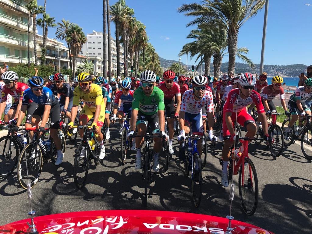 Tour De France Jpn ツールドフランス公式 パレードランが始まりました ニース市街地はリゾート地らしい快晴です 第2ステージ 186km ツールドフランス Tdf Jspocycle Nicecyclingparadise ツール ド フランス T Co