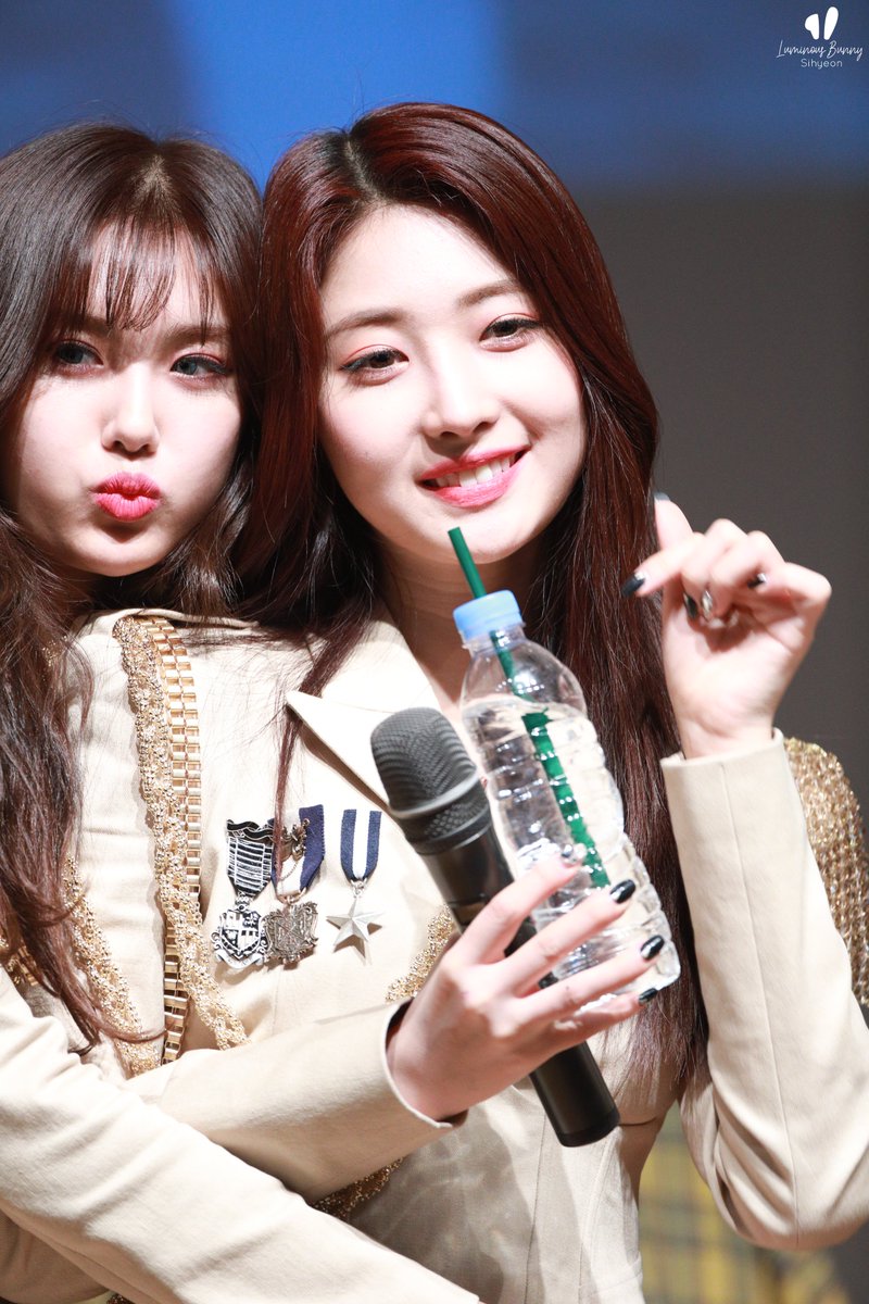 ludahyeon's tweet photo. [190907] Unedited Yoorim and Sihyeon because they're natural beauties 💕

@EVERGLOW_twt @EVERGLOW_STAFF 
#EVERGLOW #ADIOS #SIHYEON #AISHA #아샤 #시현 https://t.co/xGNLq5xpNG
