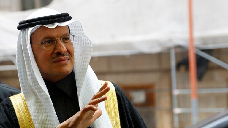 وزير الطاقة : الغاز الغني بالمُكَثَّفَات تدفق من مكمن الصَّارة بحقل هضبة الحجَرَة شرق مدينة سكاكا بمعدل 16 مليون قدم مكعبة قياسية في اليوم، مصحوباً بنحو (1944) ألفٍ وتسعمائة وأربعةٍ وأربعين برميلاً من المُكَثَّفَات