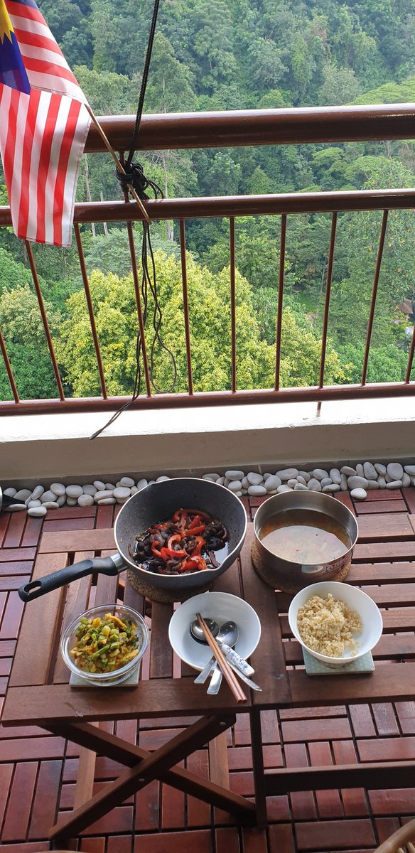KlangRed's tweet image. Pre-Merdeka, home cooked, Sunday dinner.
Beef stir-fry, Cherry tomatoes n Goji Berry Miso soup, Omelette and Quinoa.
Beef recipe from @marionskitchen
#sundaydinner #merdeka #homecooking