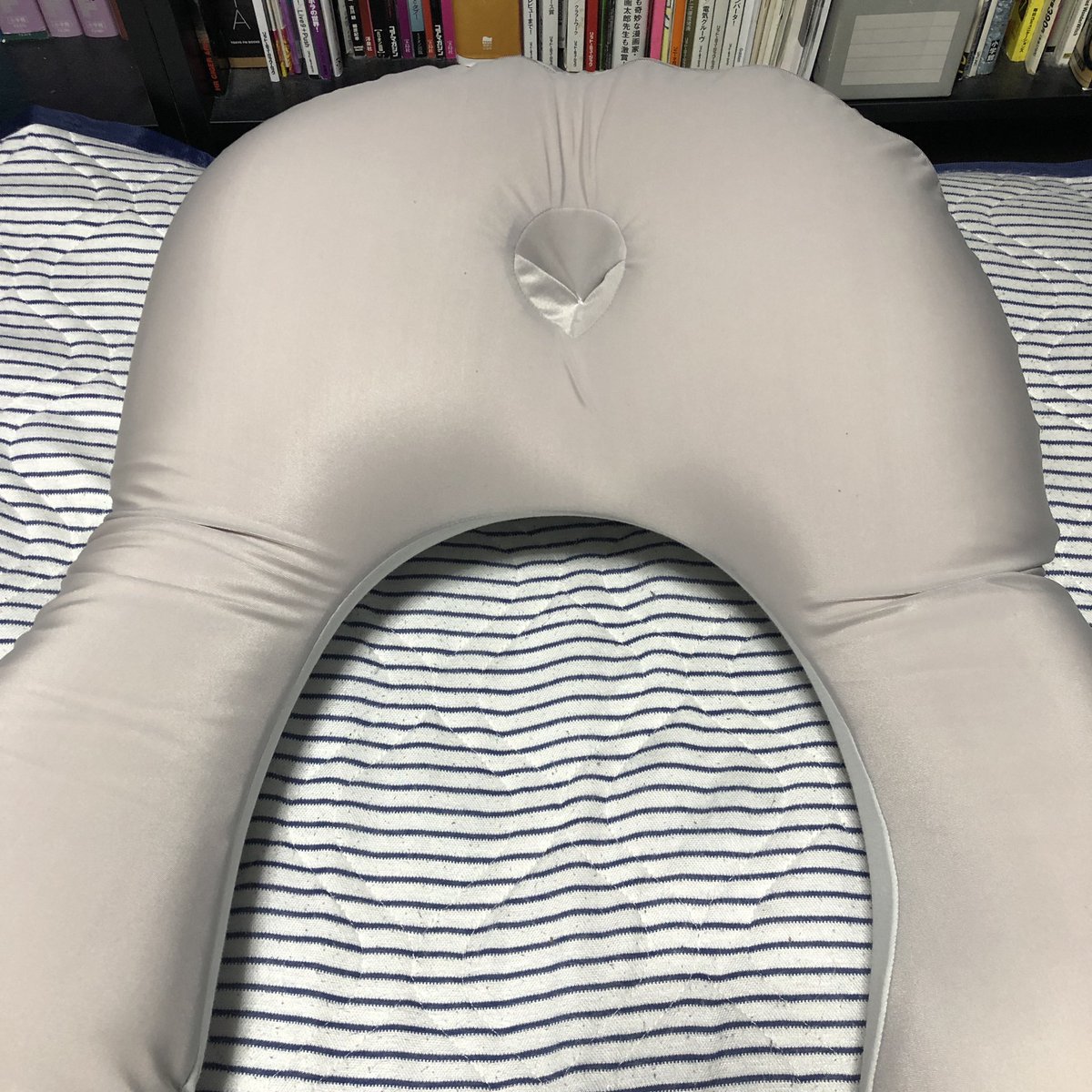 無限軌道 若草レコード ニトリの 上半身を包み込むまくら っていうのを買ってみたら 寝心地最高なんだけど 見た目が アナル丸見えの人みたい