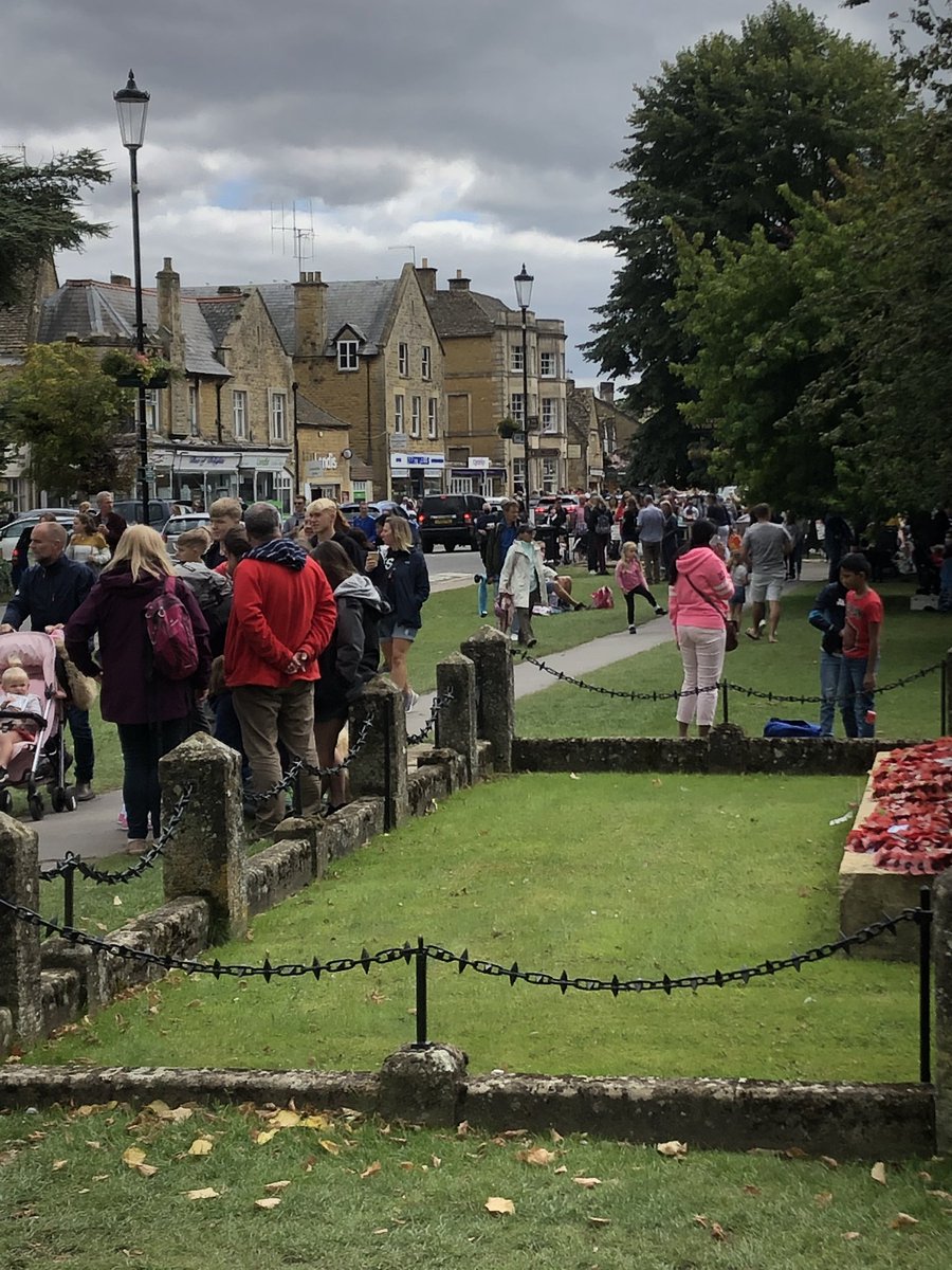 Well thought Bourton-on-the-Water on the water might be a gentle relaxing afternoon but this must be a COVID-19 high risk area!! Unbelievable