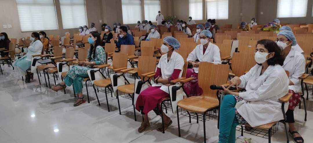 mj_institute's tweet photo. SEMINAR on CORNEAL BLINDNESS &amp; EYE BANKING 
3rd Day of 35th Eye Donation Fortnight 
Enlightening staff abt eye banking protocols, need 4 eye donation &amp; corneal transplantation, basic infrastructure 4 eye bank &amp; medicolegal aspects.
#CorneaUnit #DEAEyeBank
#MandJWRIOAhd https://t.co/WPkWXyWIZr