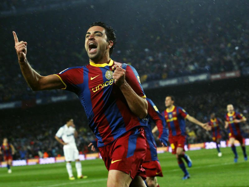 Xavi au Barça, c’est une histoire qui a commencé à ses 10 ans et qui se termine 25 ans plus tard après 767 matchs (record), 85 buts, 165 caviars, 25 trophées, de la magie en tablette, du génie en barres..L’incarnation de ce qu’est l’ADN Barça, la légende Xavi Hernández.