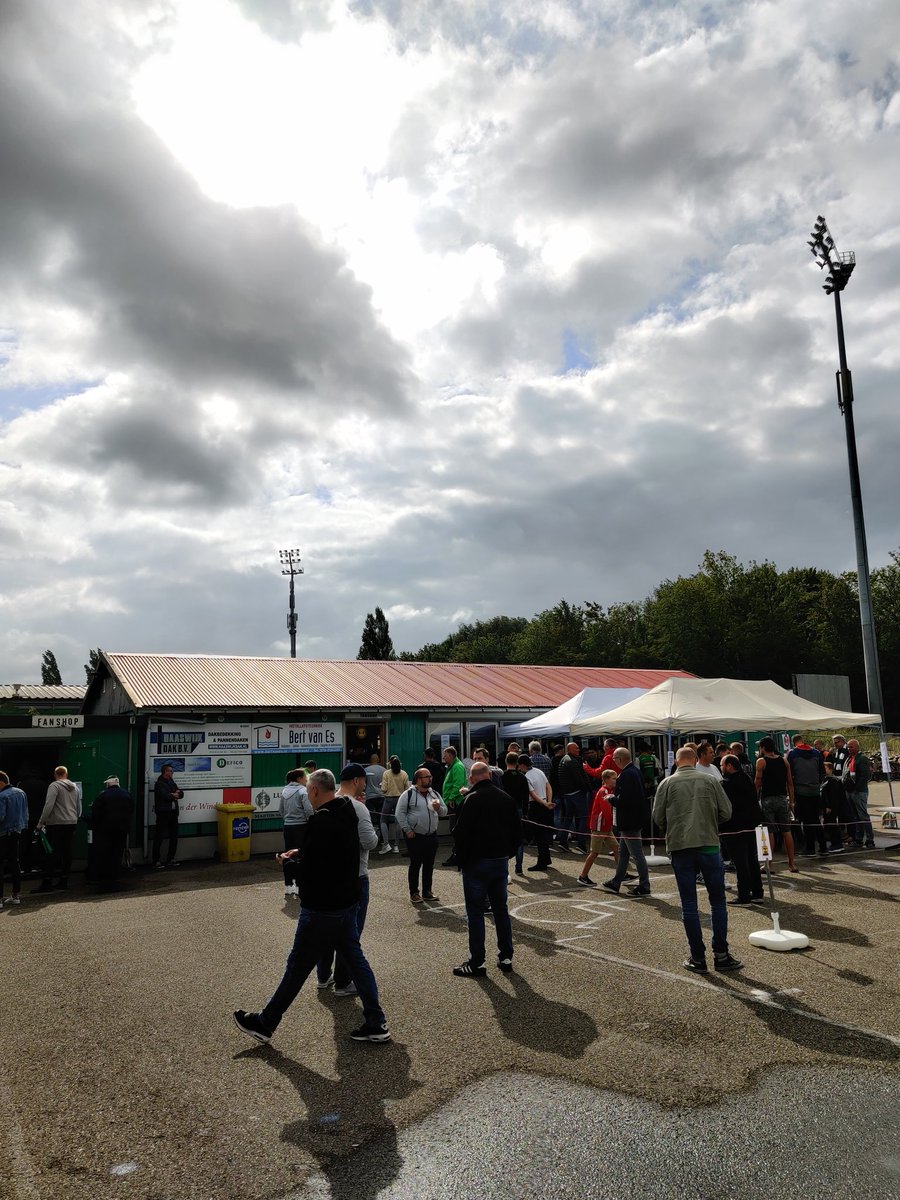afca_niels1992's tweet photo. Ook in het "nieuwe normaal" is een avondje @fcdordrechtnl weer verre van een aanrader en zijn degenen die geen kaartje hebben kunnen kopen spekkoper. Als je het entertainment- + spelniveau tegen @GAEagles moet becijferen, krijg je precies de uitslag van vandaag: 0-0. #dorgae https://t.co/8NXlYqr0Ju