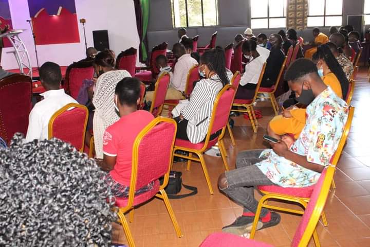 CHPCRuaka's tweet image. WHAT A GREAT AND POWER PACKED SERVICE.  2 SOULS CAME TO THE KINGDOM GLORY BE TO GOD.

#Hpcruaka
#AltarOfPrayer
#RaisingaGodlygeneration