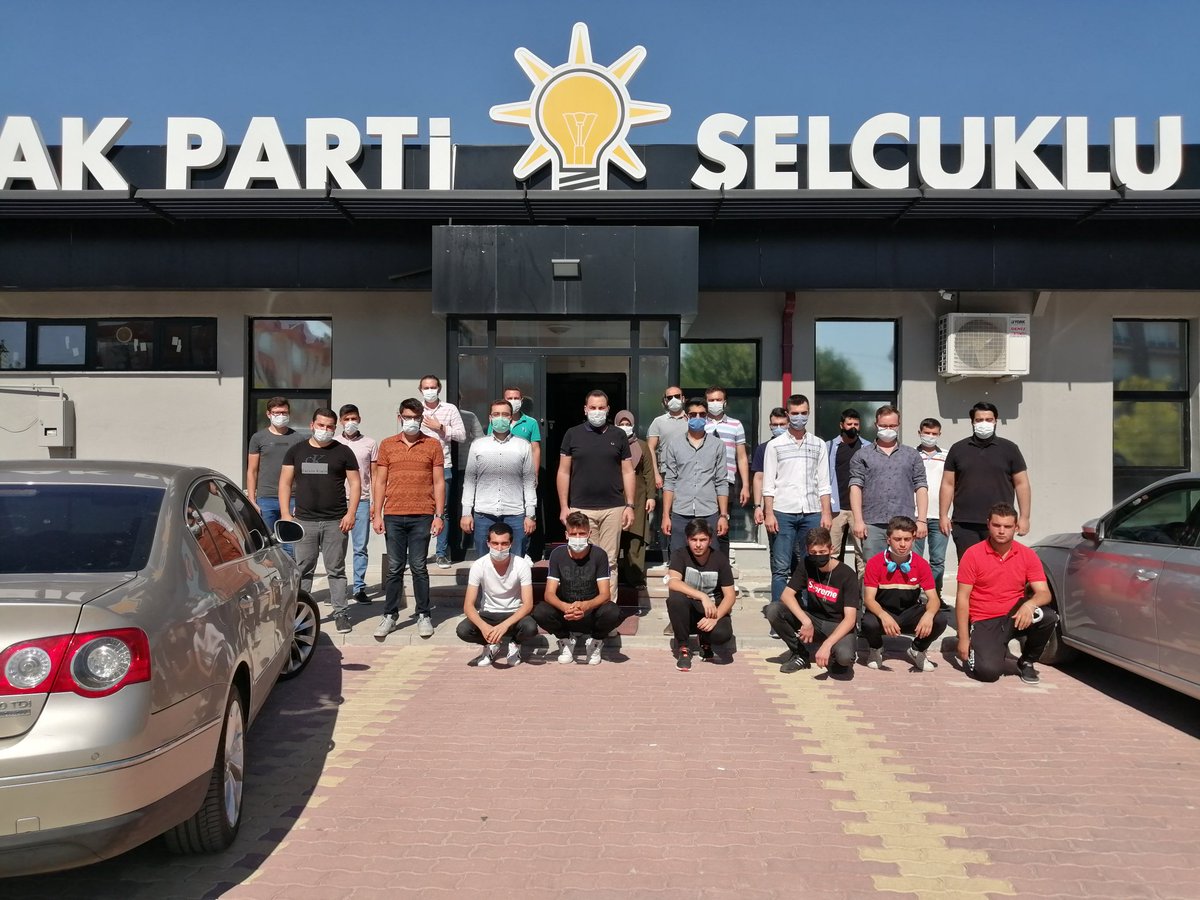 akgencselcuklu's tweet photo. Kapı kapı gezerek ailemizi büyütmeye, yeni yol arkadaşları edinmeye devam ediyoruz 💪🏻

Sevdamız her geçen gün daha da büyüyor.

Aramıza hoşgeldin #AileninYeniÜyesi 🤗 https://t.co/L4OfsKE4be